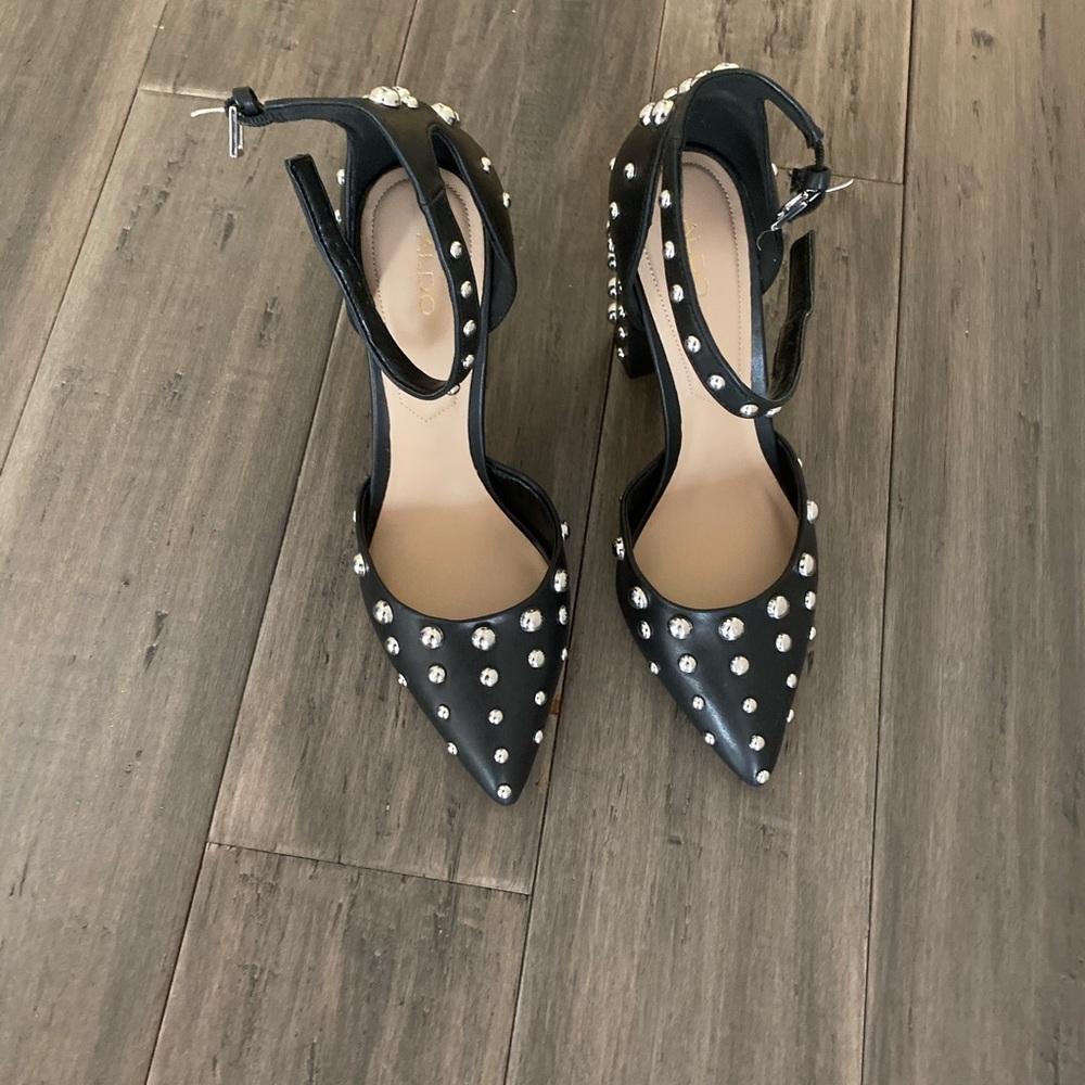 Brand New Aldo Pump w/ Studs